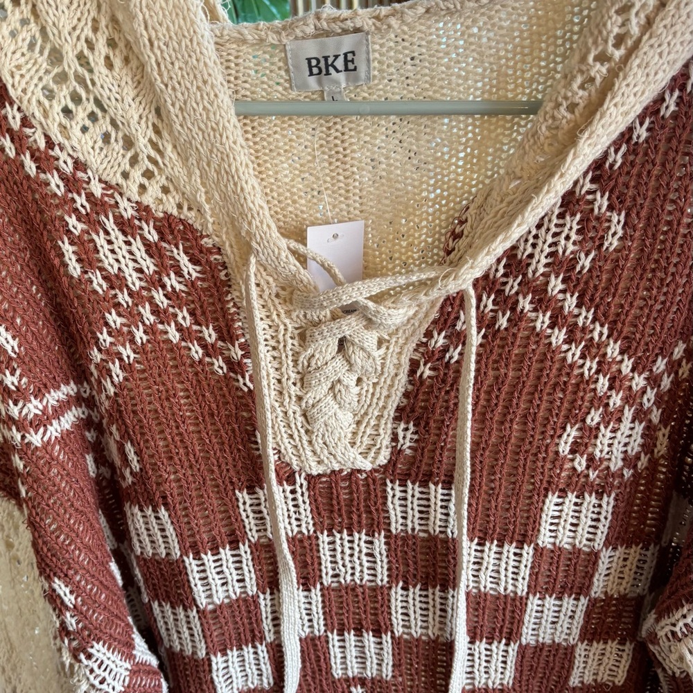 BKE V-Neck Sweater in Brown and Cream